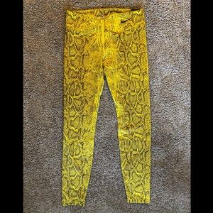 Nike Sportswear Leggings -Python Yellow